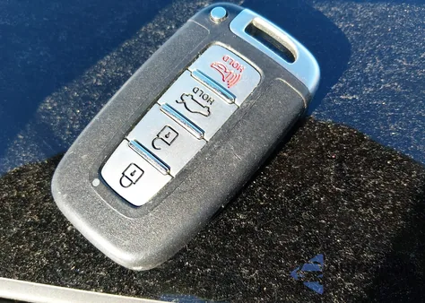 2014 Hyundai Sonata Limited z USA, uszkodzony, nr VIN 5NPEC4AC3EH837865